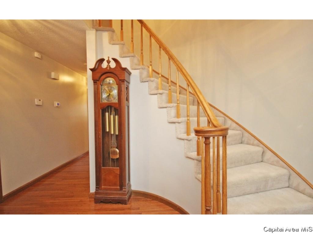 4000 Springer Lane Springfield, IL 62711 - Photo 5 of 34