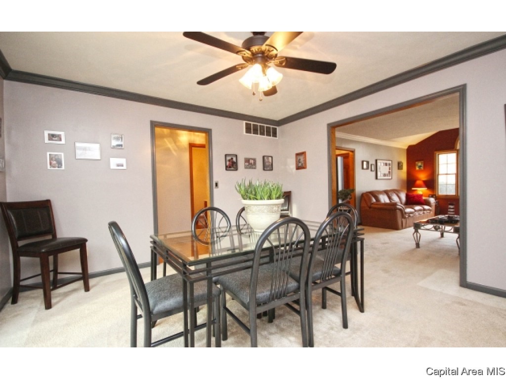 4000 Springer Lane Springfield, IL 62711 - Photo 8 of 34