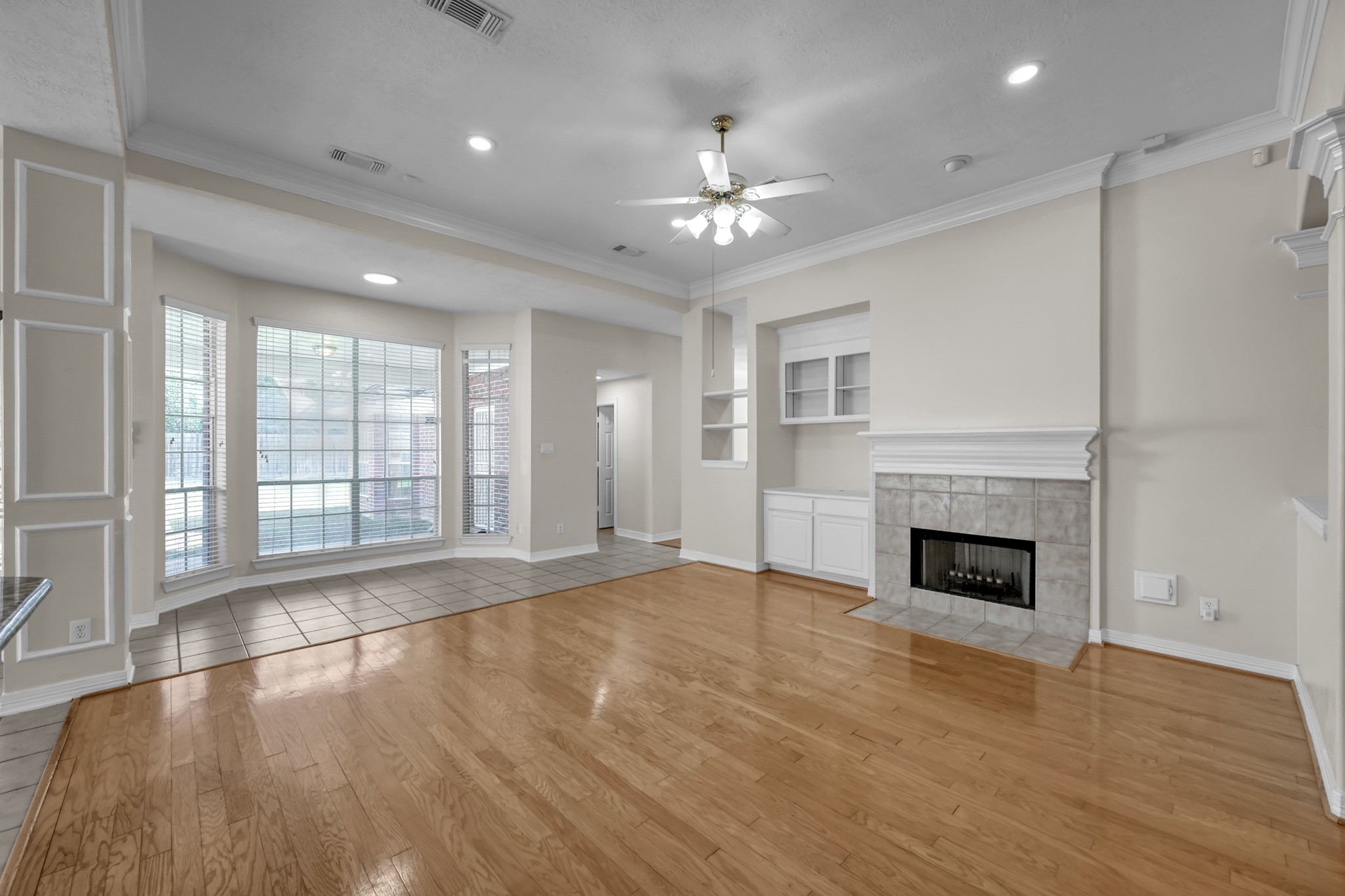 16214 Lobo Lane Spring, TX 77379 - Photo 5 of 24 Living Room