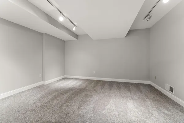 $6,800 | 12060 48th Avenue North, Plymouth, MN 55442