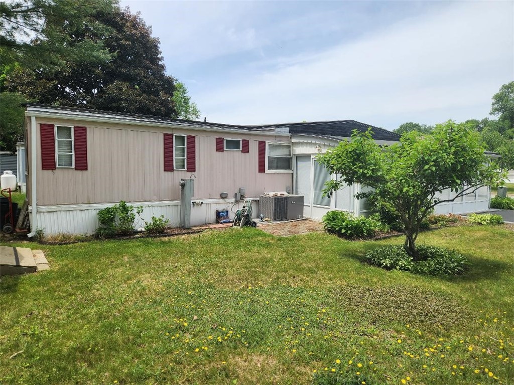 27 Woodward Road Lincoln, RI 02865 - Photo 3 of 17 Gallery Image 3