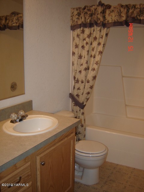 621 Hideaway Road Yakima, WA 98908 - Photo 13 of 26 a bathroom with a sink a toilet and a mirror