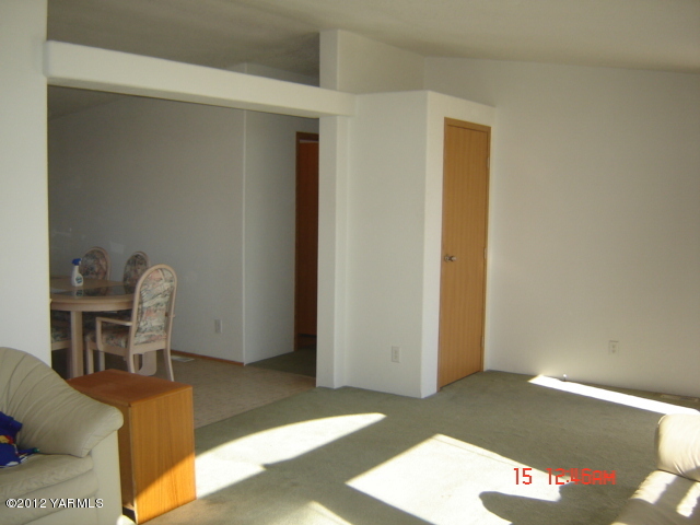 621 Hideaway Road Yakima, WA 98908 - Photo 15 of 26 a view of workspace with furniture