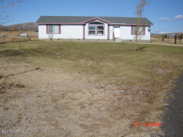 621 Hideaway Road Yakima, WA 98908 - Photo 16 of 26 a house view with a outdoor space