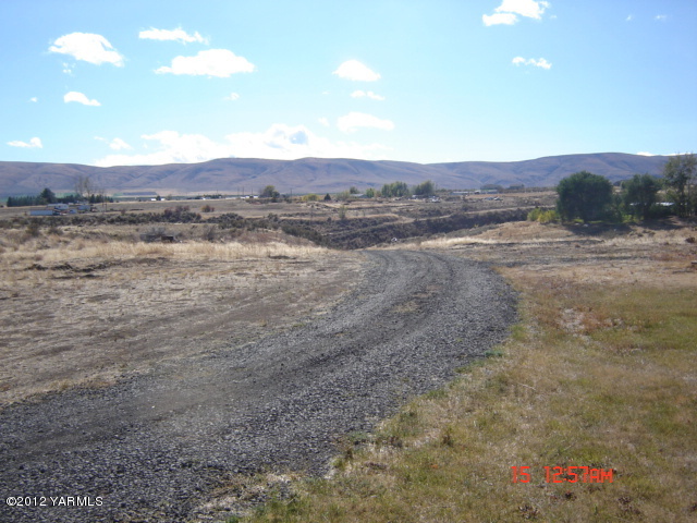 621 Hideaway Road Yakima, WA 98908 - Photo 20 of 26 a view of a lake view