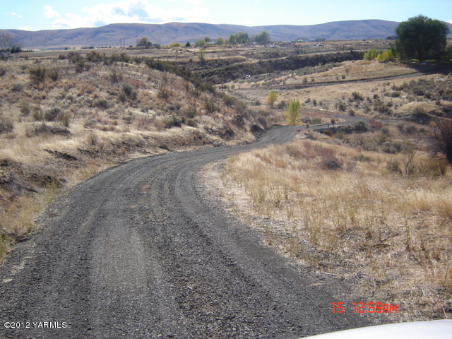 621 Hideaway Road Yakima, WA 98908 - Photo 21 of 26 a view of an outdoor space with mountain view