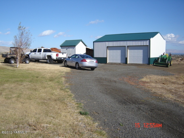 621 Hideaway Road Yakima, WA 98908 - Photo 25 of 26 a car parked in front of house
