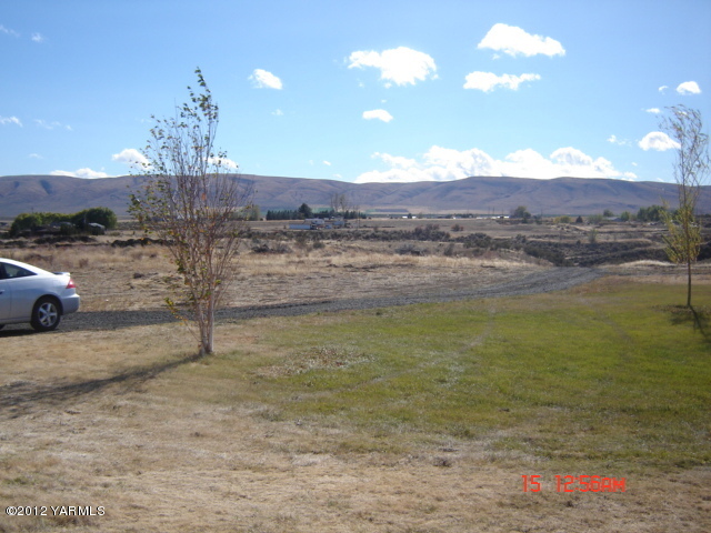 621 Hideaway Road Yakima, WA 98908 - Photo 9 of 26 a view of a lake view