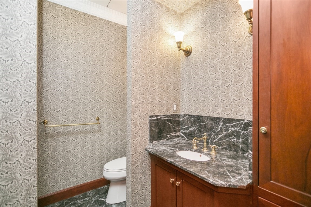 404 Beacon Street, Unit 2 Boston, MA 02115 - Photo 18 of 27