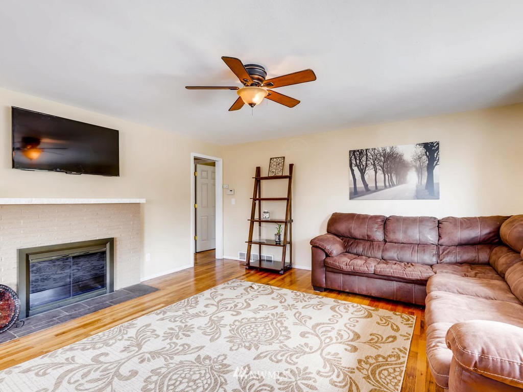 11412 Southeast 186th Street Renton, WA 98055 - Photo 12 of 25