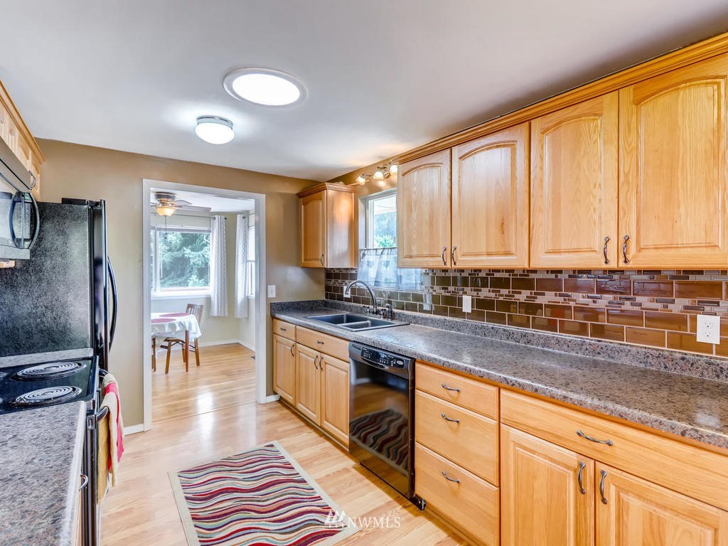 11412 Southeast 186th Street Renton, WA 98055 - Photo 4 of 25