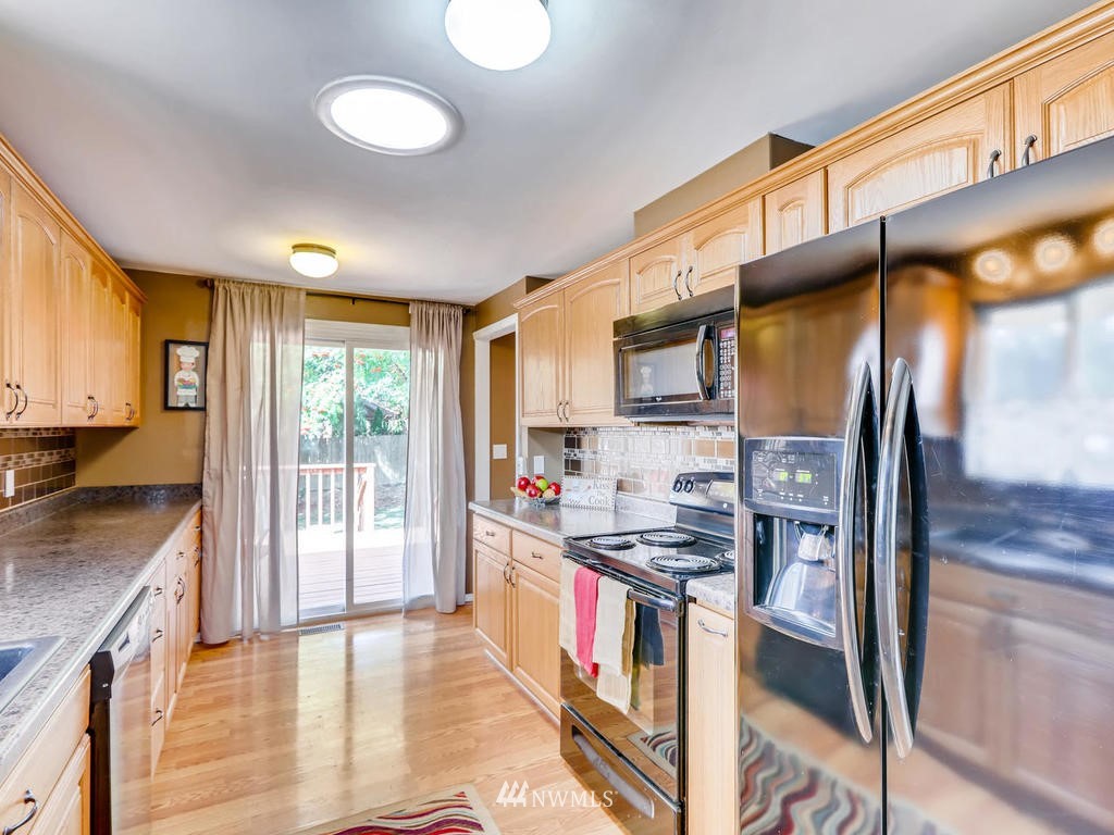 11412 Southeast 186th Street Renton, WA 98055 - Photo 5 of 25