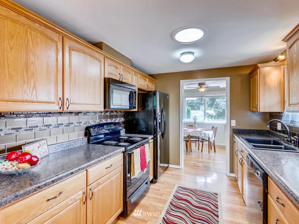 11412 Southeast 186th Street Renton, WA 98055 - Photo 6 of 25
