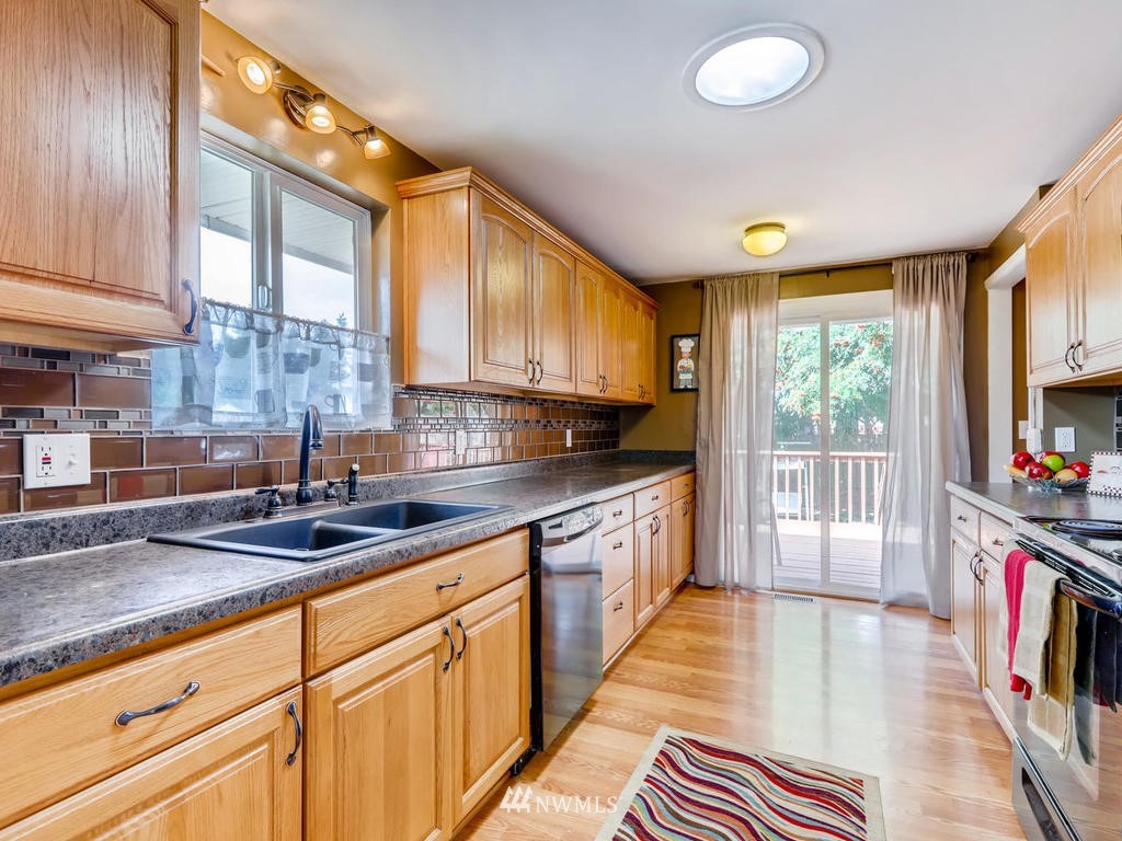 11412 Southeast 186th Street Renton, WA 98055 - Photo 7 of 25