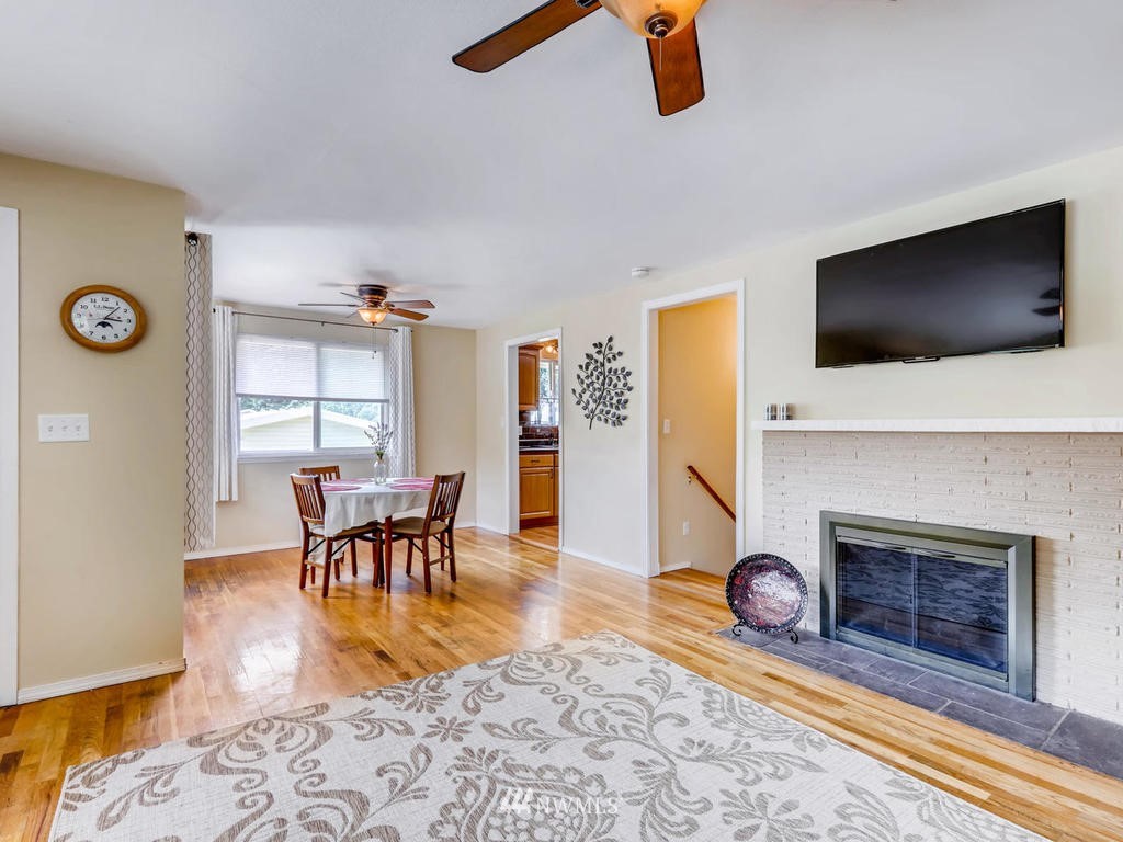 11412 Southeast 186th Street Renton, WA 98055 - Photo 9 of 25