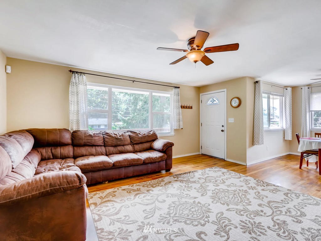 11412 Southeast 186th Street Renton, WA 98055 - Photo 10 of 25