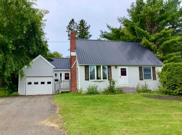$139,900 | 37 Pleasant Street, Limestone, ME 04750