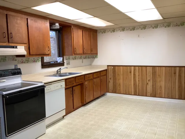 $139,900 | 37 Pleasant Street, Limestone, ME 04750