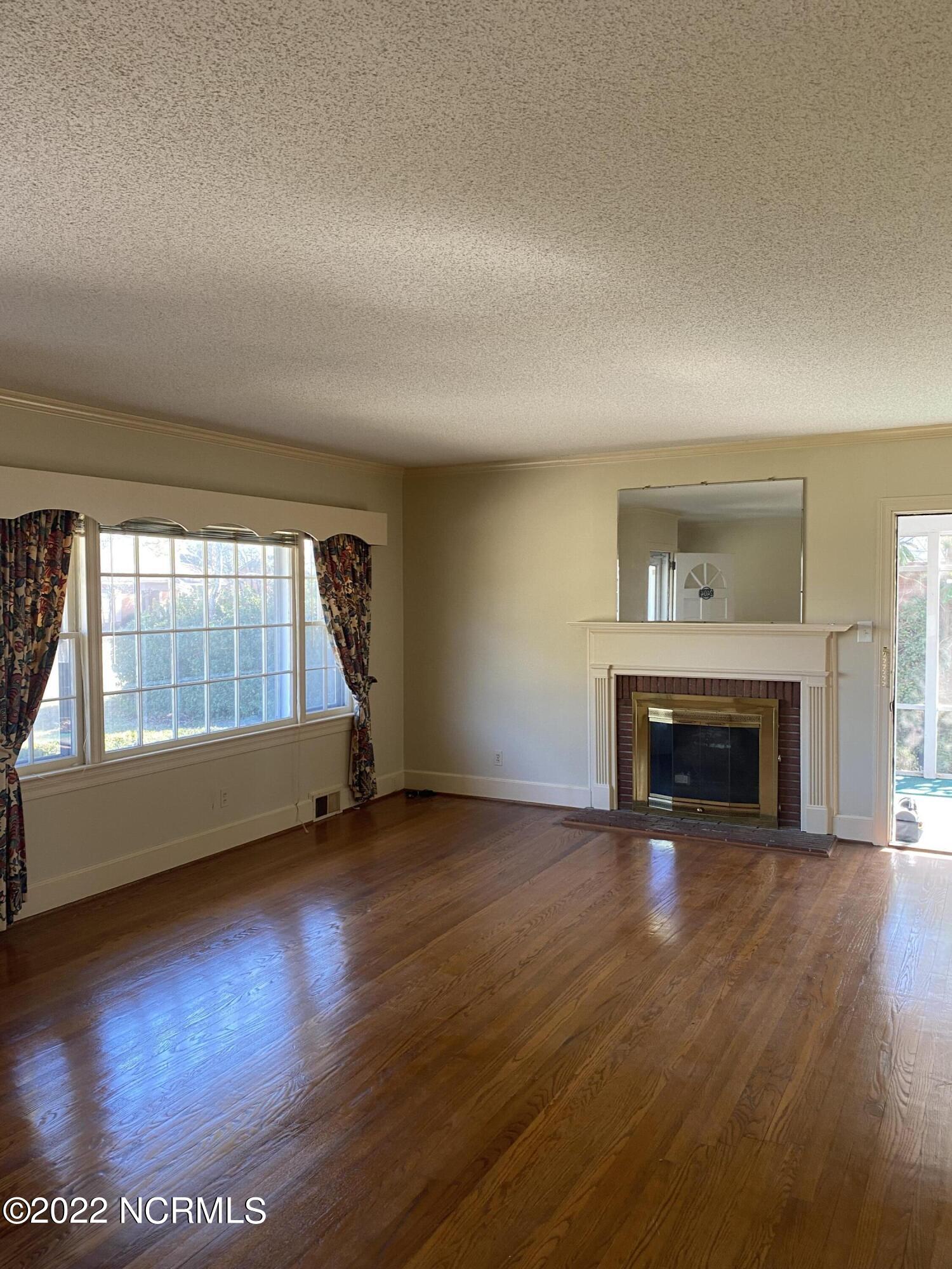 2404 Carey Road Kinston, NC 28504 - Photo 7 of 30 007 Livingroom