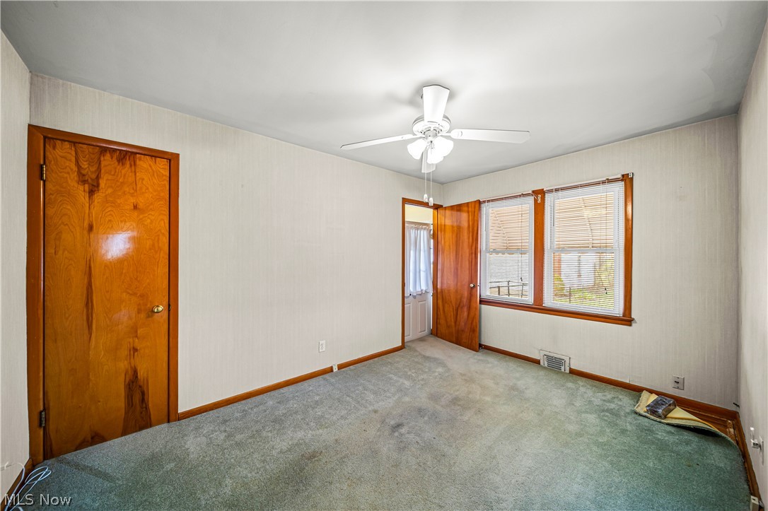 1724 Alcester Road Cleveland, OH 44124 - Photo 11 of 33