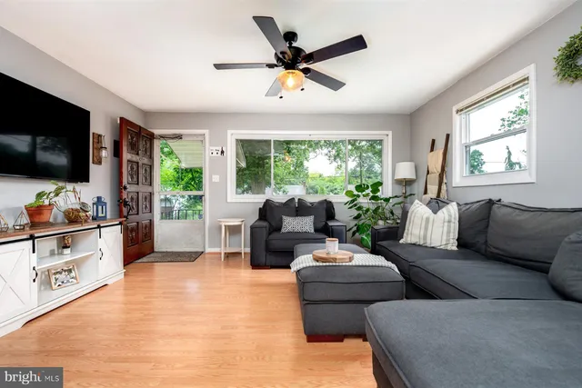 $3,500 | 754 Warren Drive, Annapolis, MD 21403