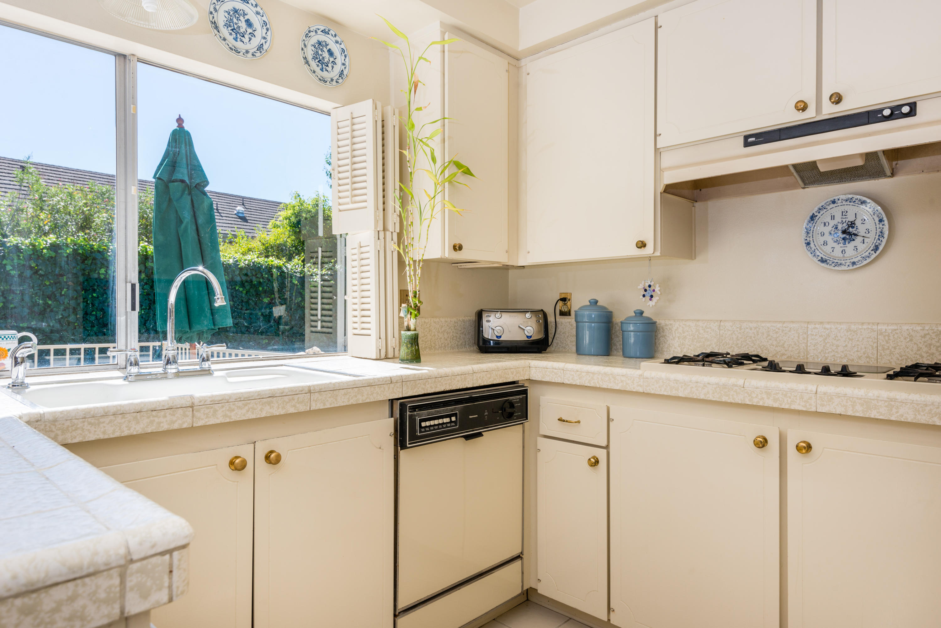 5855 Berkeley Road Goleta, CA 93117 - Photo 11 of 25 Kitchen