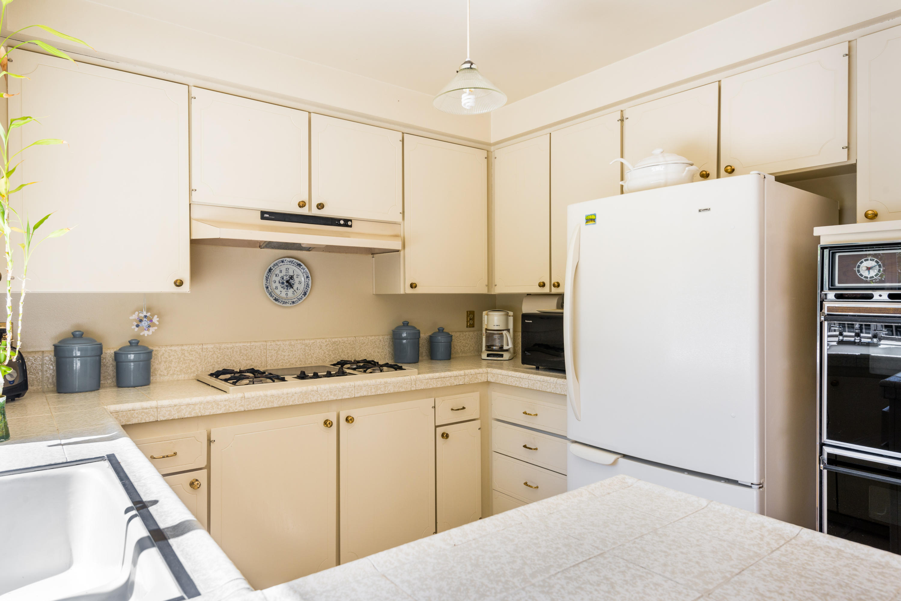 5855 Berkeley Road Goleta, CA 93117 - Photo 12 of 25 Kitchen