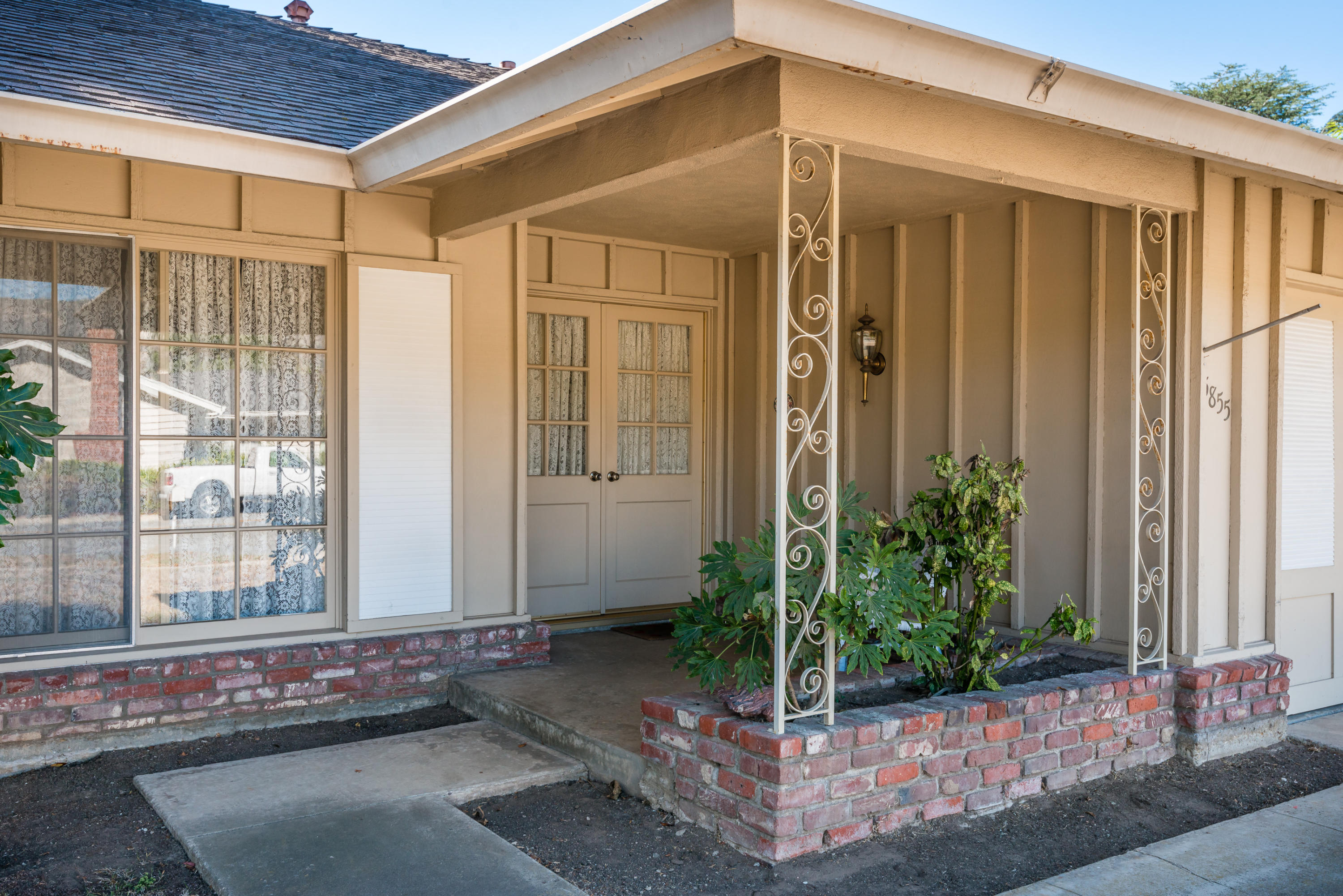 5855 Berkeley Road Goleta, CA 93117 - Photo 3 of 25 Front Porch