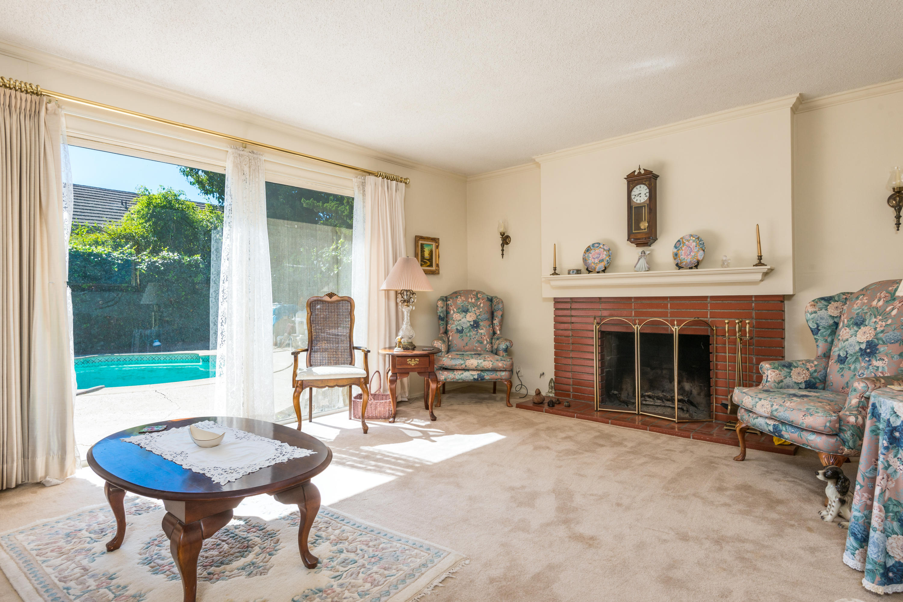 5855 Berkeley Road Goleta, CA 93117 - Photo 5 of 25 Living Room
