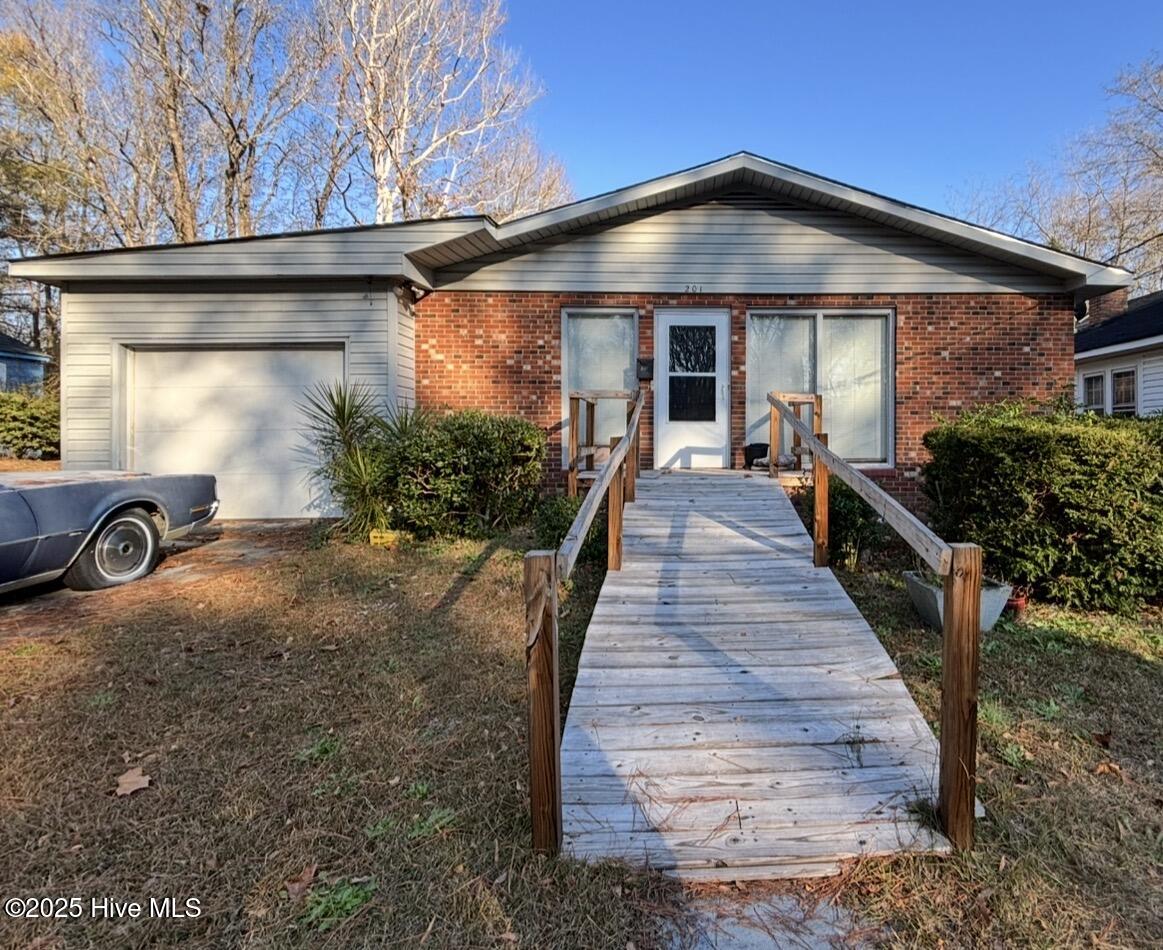 201 South Brookwood Avenue Rockingham, NC 28379 - Photo 1 of 1 front view