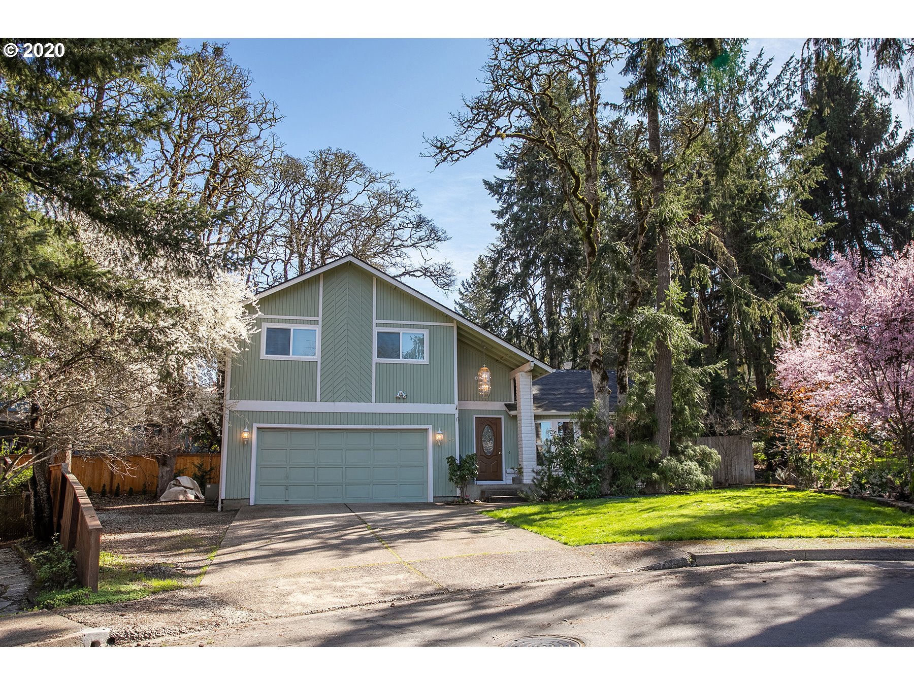 549 South 68th Place Springfield, OR 97478 - Photo 1 of 32 Gallery Image 1