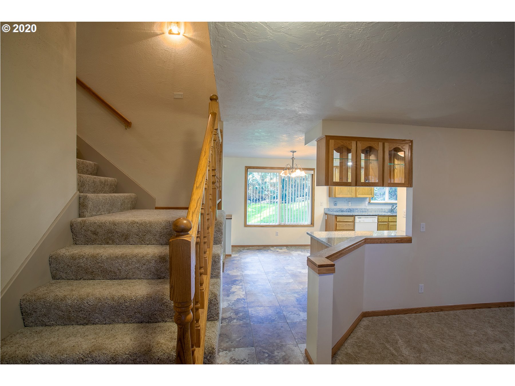549 South 68th Place Springfield, OR 97478 - Photo 2 of 32 Gallery Image 2