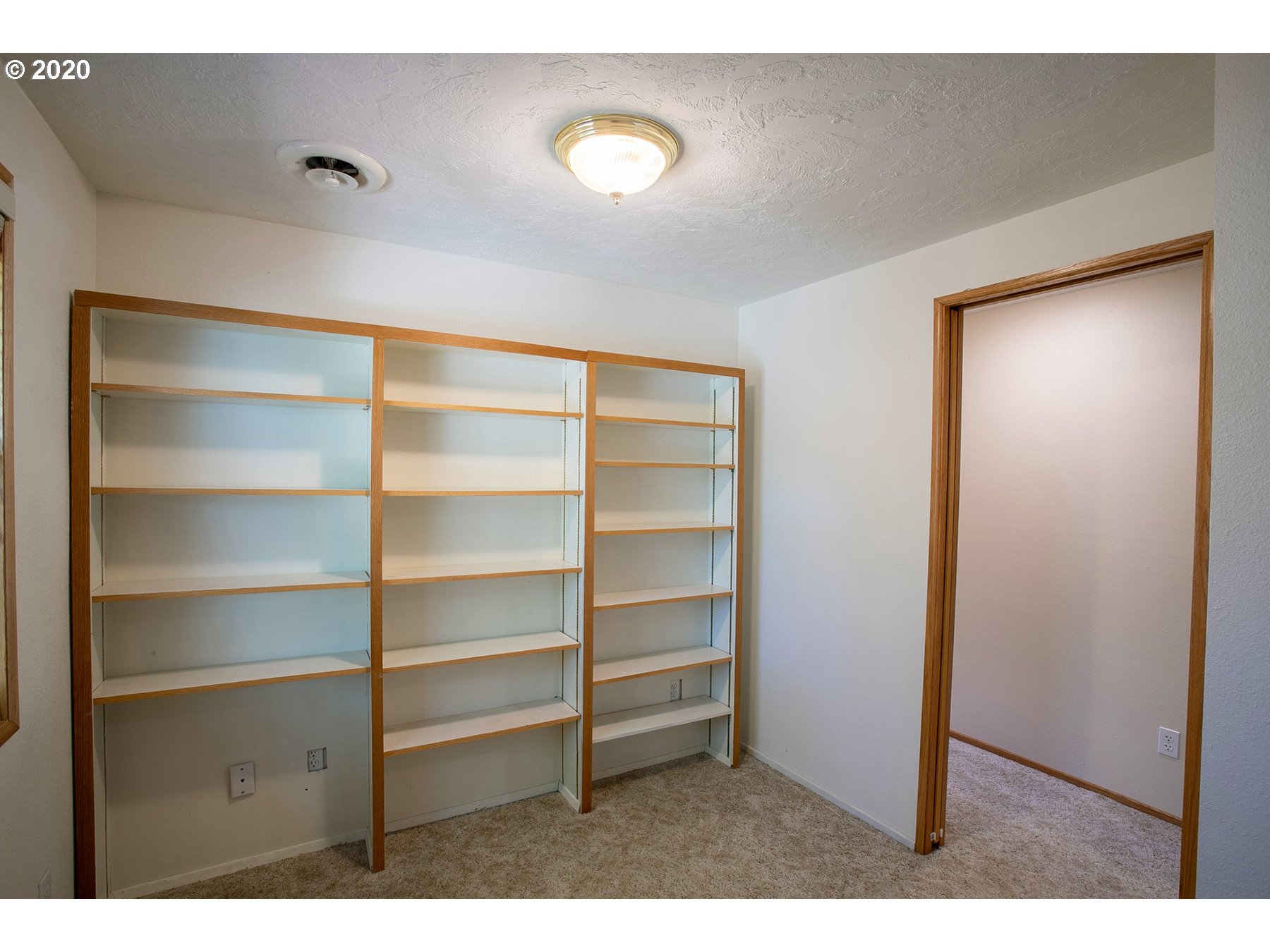 549 South 68th Place Springfield, OR 97478 - Photo 24 of 32 Gallery Image 24