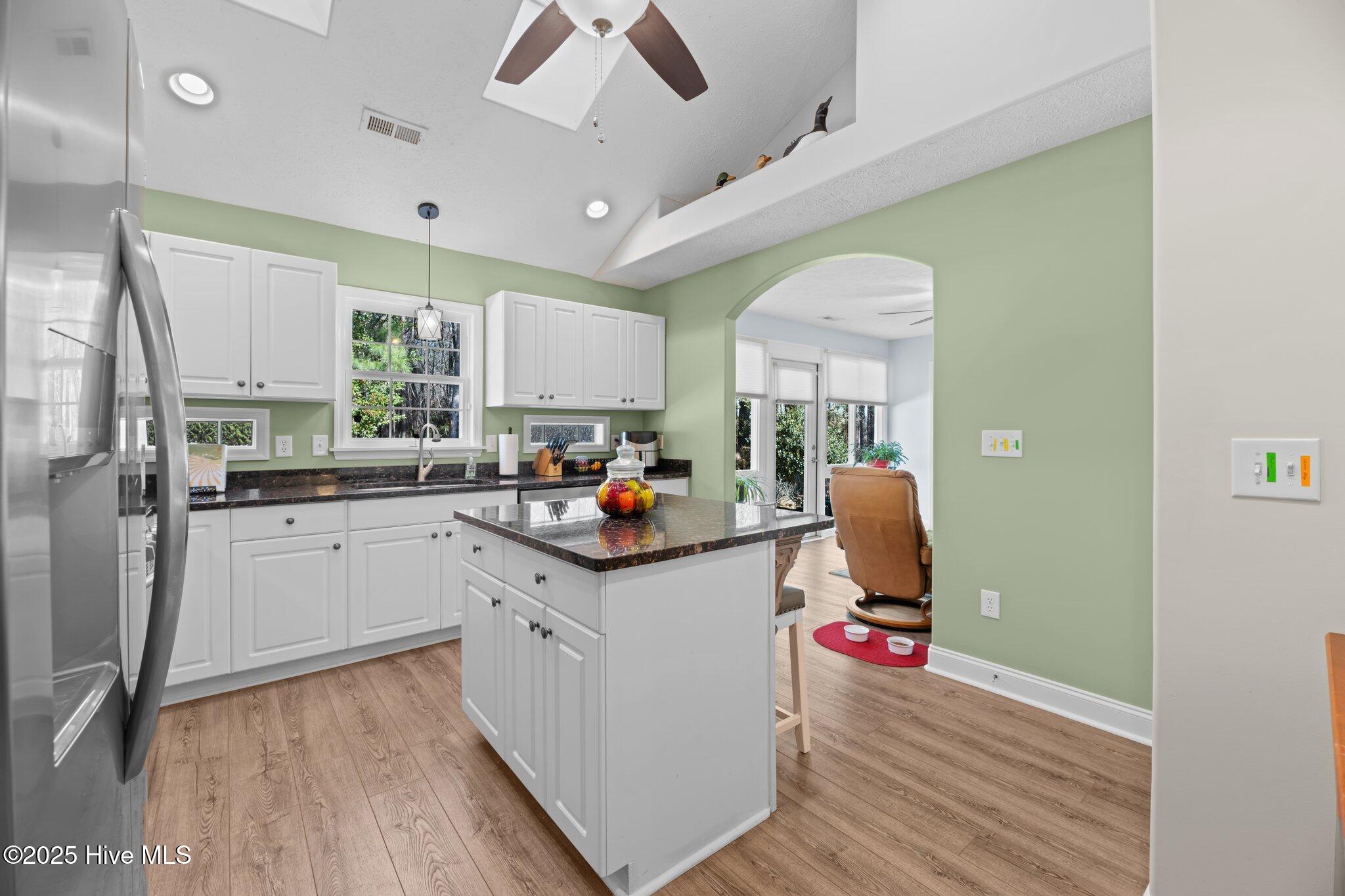 408 Neuchatel Road New Bern, NC 28562 - Photo 18 of 49 Kitchen