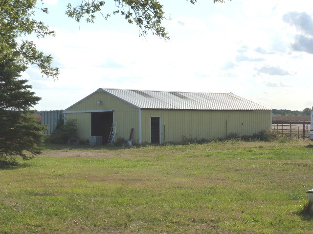 6009 Park Road Clinton, IL 61727 - Photo 2 of 15 a view of outdoor space yard and garage
