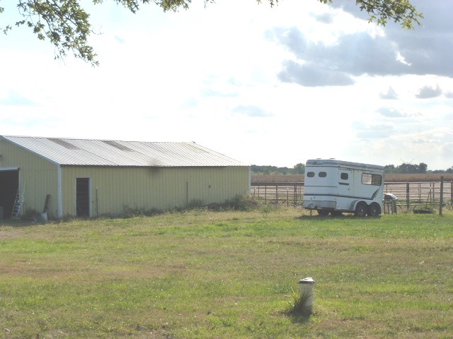 6009 Park Road Clinton, IL 61727 - Photo 3 of 15 a view of a swimming pool