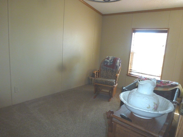 6009 Park Road Clinton, IL 61727 - Photo 9 of 15 a bathroom with a toilet and a sink