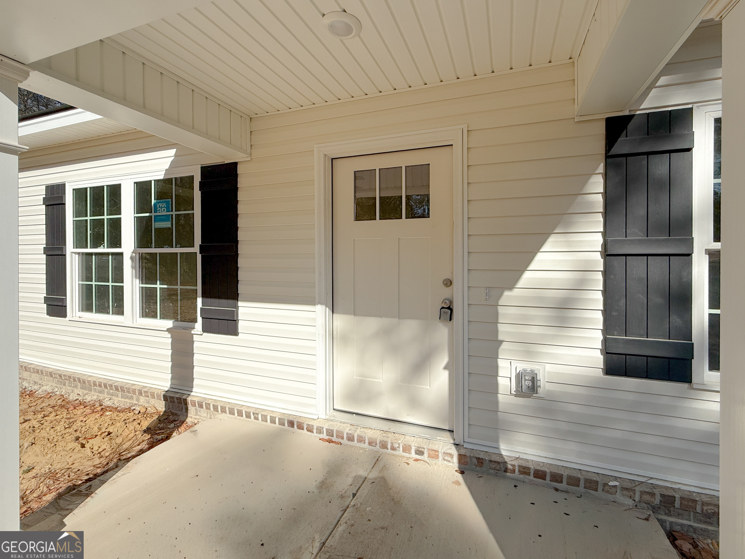 3156 Sterling Road Claxton, GA 30417 - Photo 3 of 22 a view of a entryway of the house