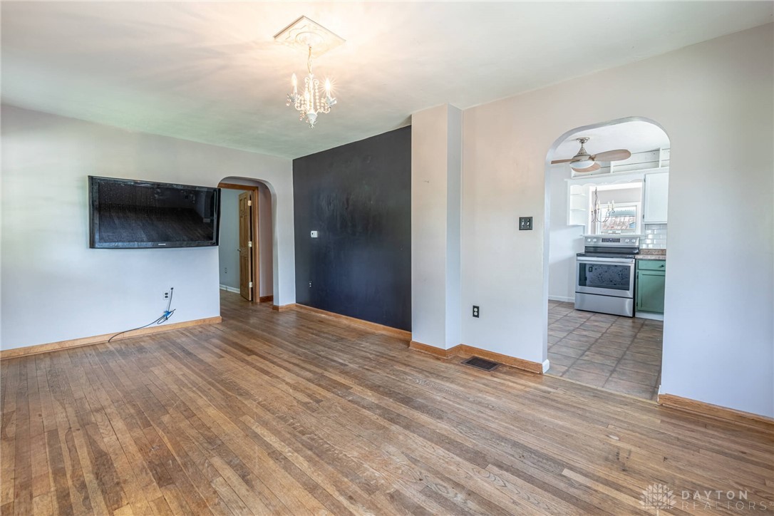 7023 Howard Road Franklin, OH 45005 - Photo 4 of 33 Gallery Image 4