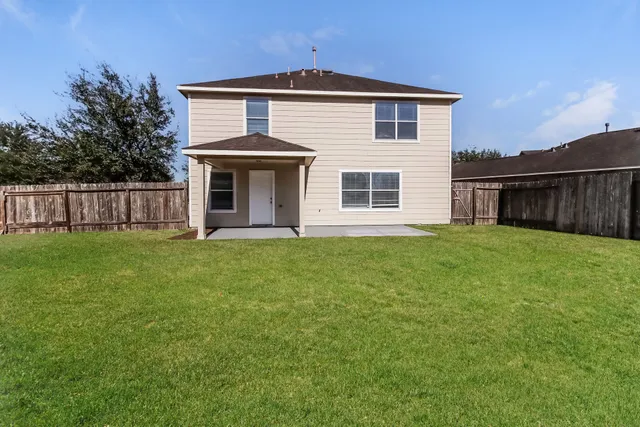 $2,005 | 12902 Trail Hollow Court, Pearland, TX 77584