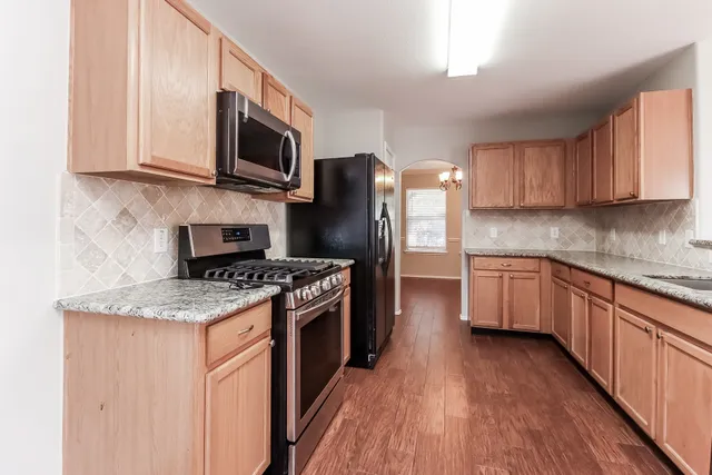 $2,005 | 12902 Trail Hollow Court, Pearland, TX 77584