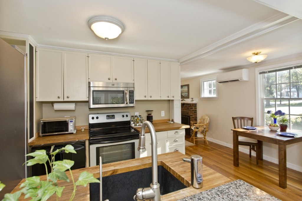 92 Crest Road Lynnfield, MA 01940 - Photo 9 of 24 Gallery Image 9