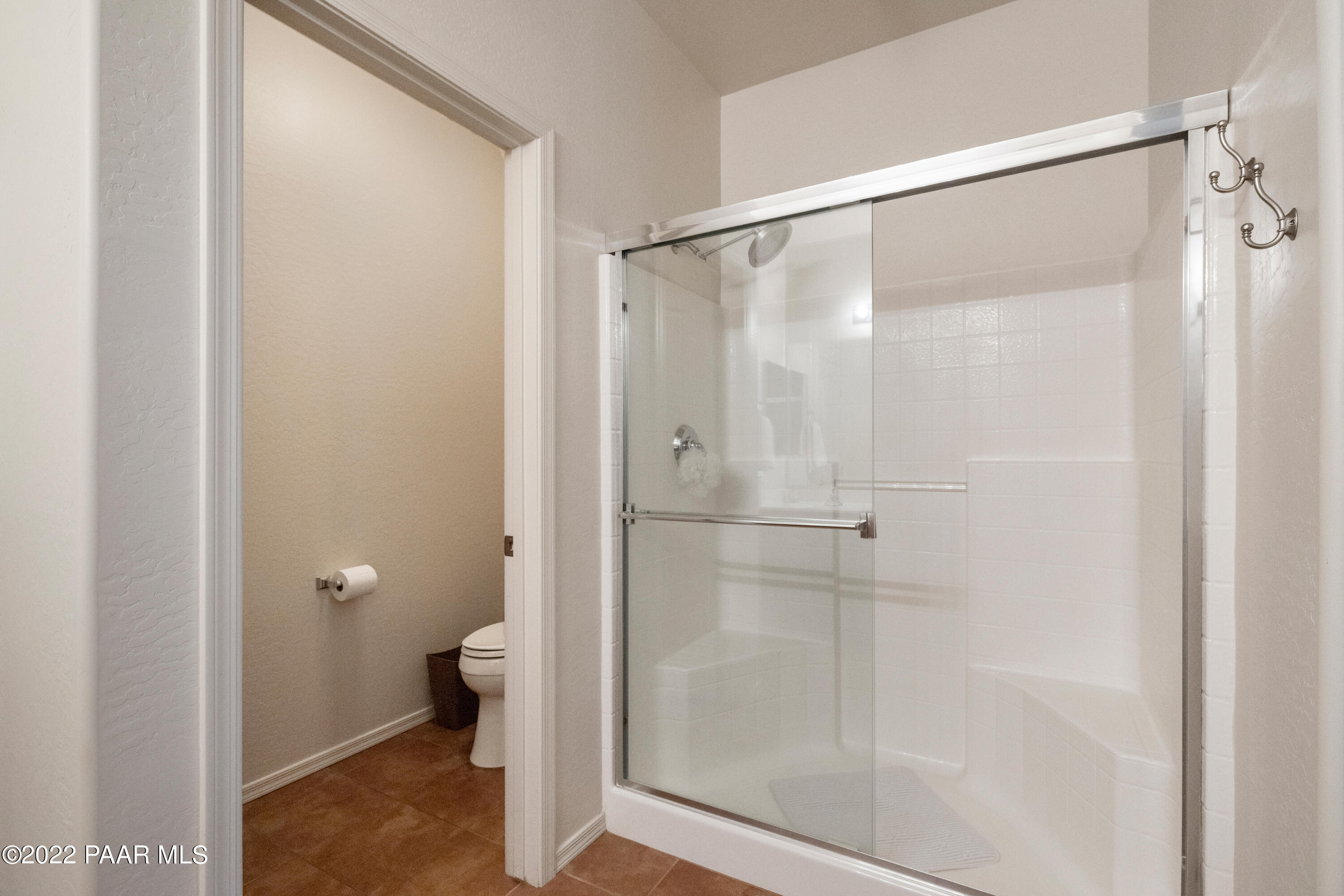 7226 Woolsey Ranch Road Prescott Valley, AZ 86314 - Photo 16 of 30 a bathroom that has a glass shower door