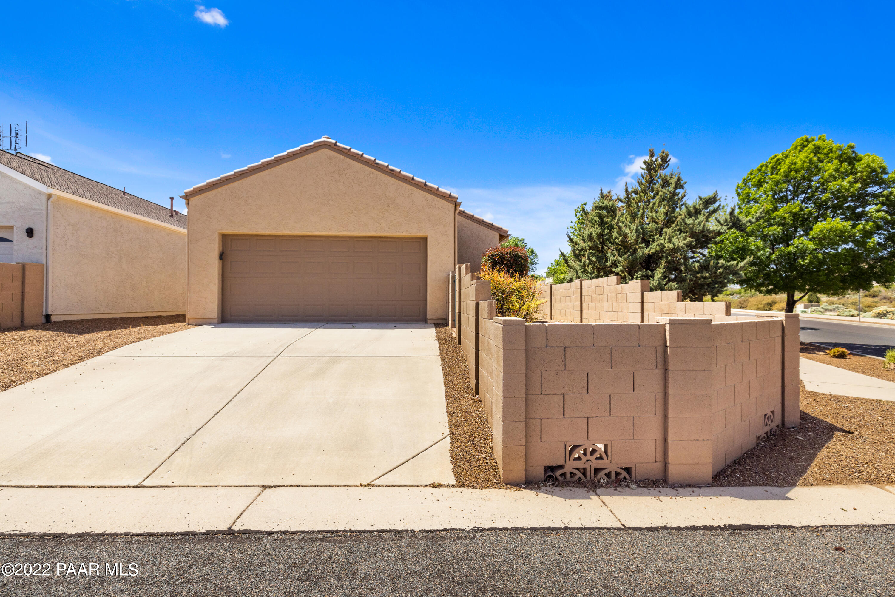 7226 Woolsey Ranch Road Prescott Valley, AZ 86314 - Photo 24 of 30 a view of a garage