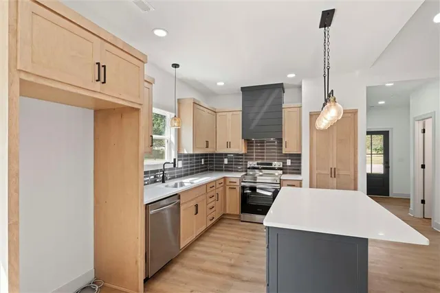 $274,900 | 706 North Main Street, Urich, MO 64788