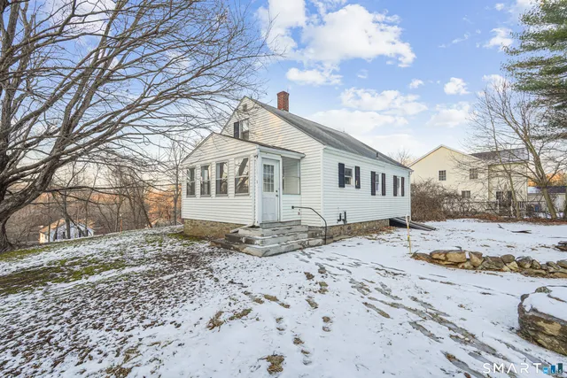 $299,999 | 20 McKenna Avenue, Jewett City, CT 06351