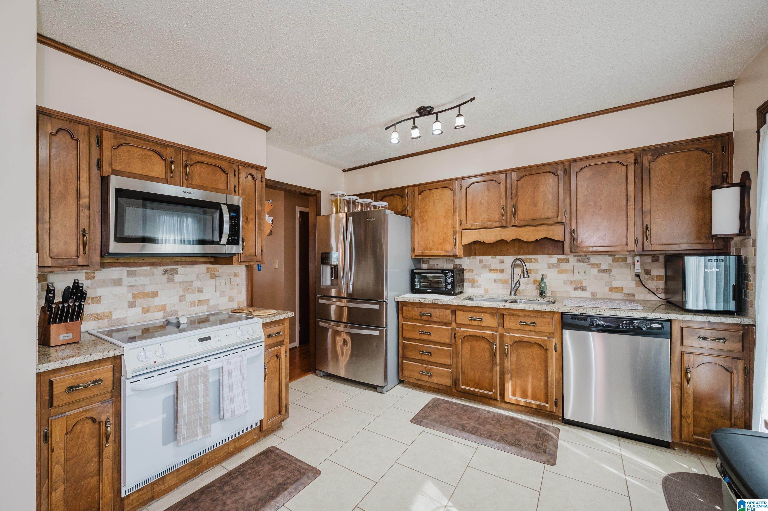 1639 Caribbean Circle Alabaster, AL 35007 - Photo 10 of 36 Gallery Image 10