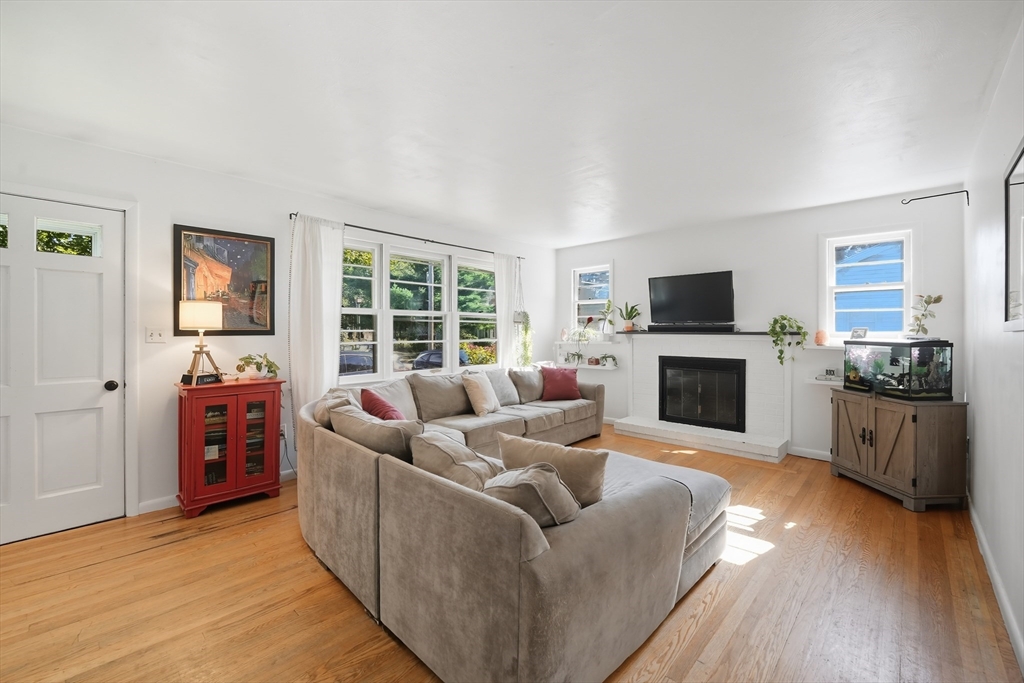 269 Ryan Road Northampton, MA 01062 - Photo 2 of 29
