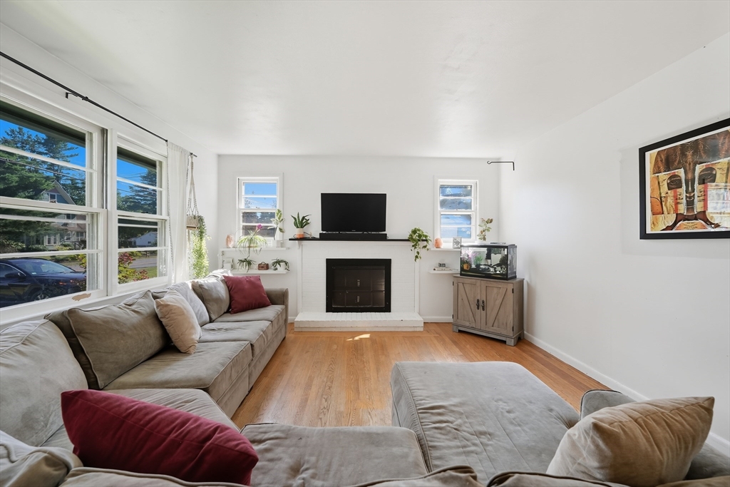 269 Ryan Road Northampton, MA 01062 - Photo 3 of 29