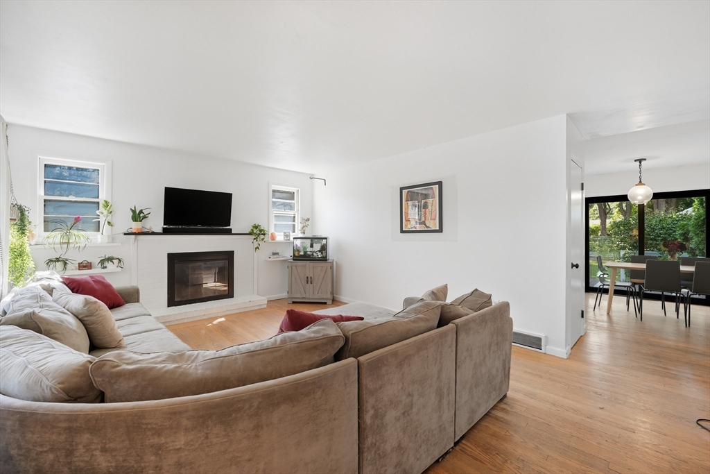 269 Ryan Road Northampton, MA 01062 - Photo 4 of 29